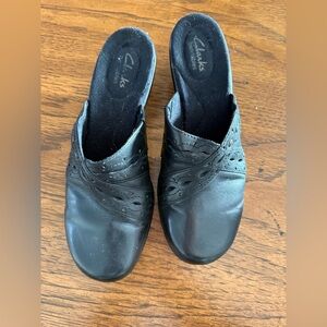 Clark’s clogs 8.5M